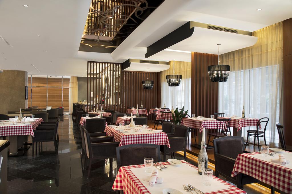 Pearl Rotana Capital Centre (15)