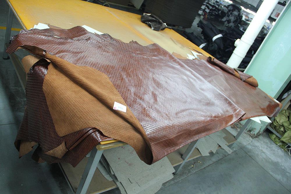 Orizeal Classic Tufted Chesterfield Leather Sofa, Living Room Genuine Leather Sofa Set (OZ-LS-2029)