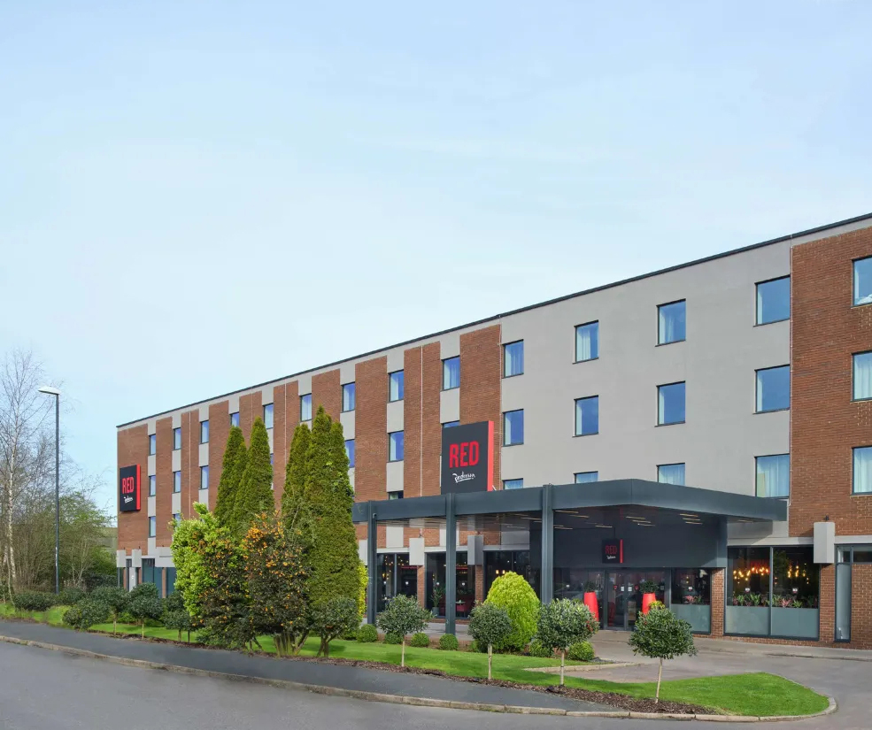  Radisson RED London Gatwick Airport