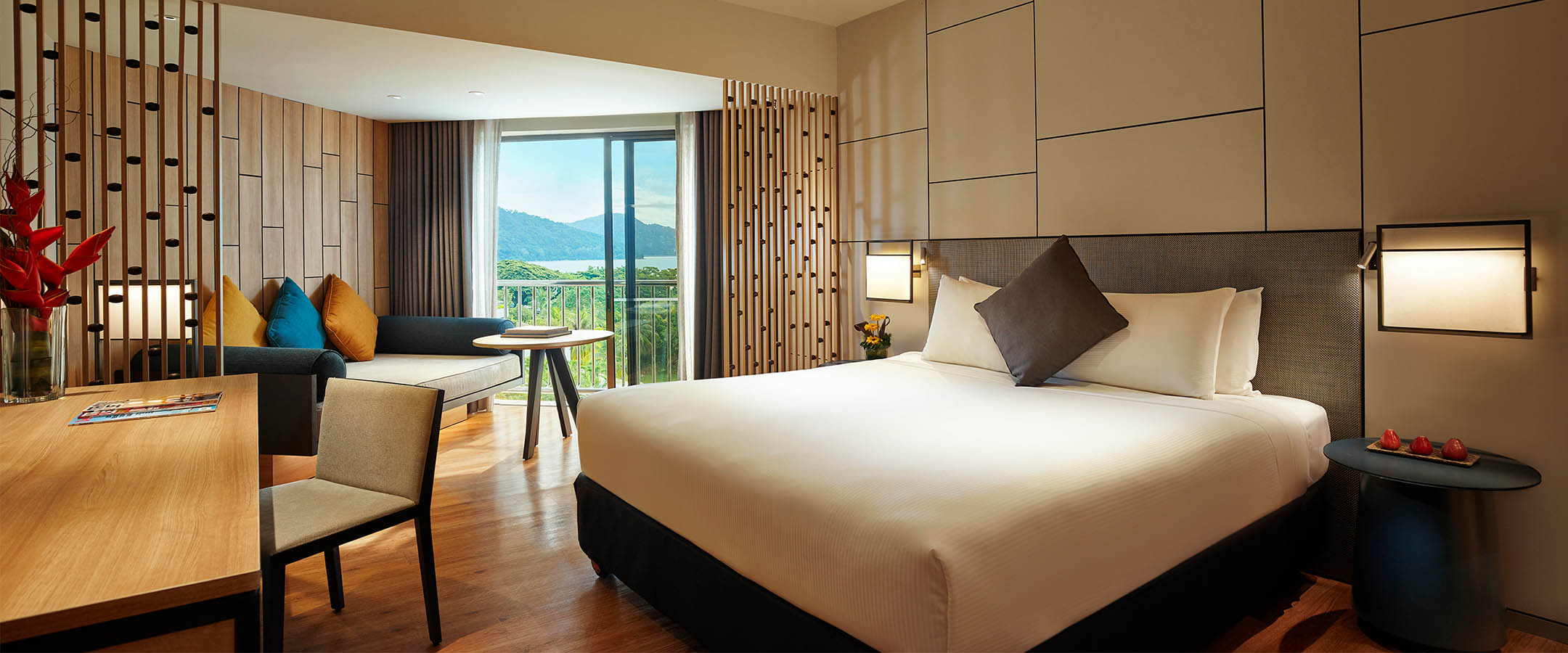 prpen-03-Deluxe-Sea-facing-Room-hero-1