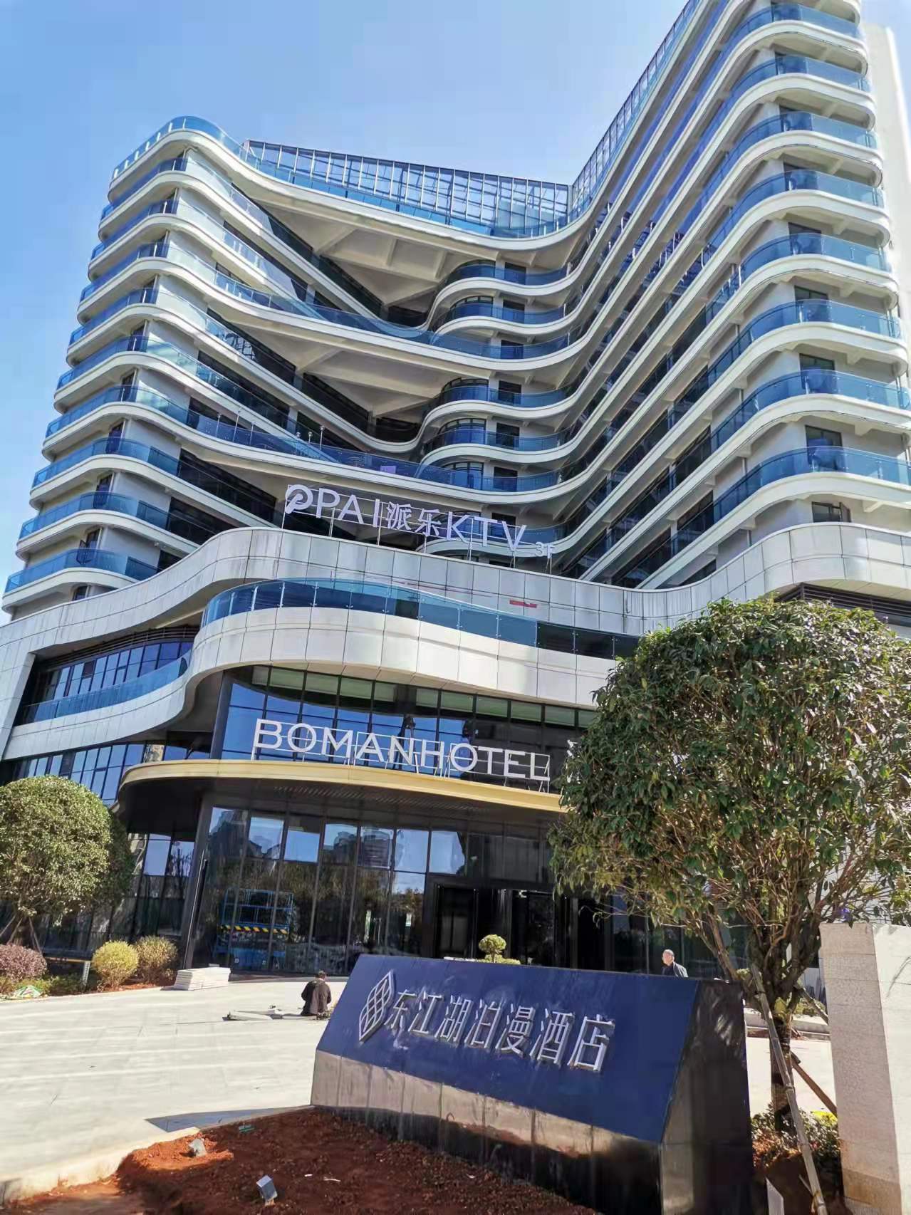 303e6317-9d16-4c3b-9168-21b4148cbf82